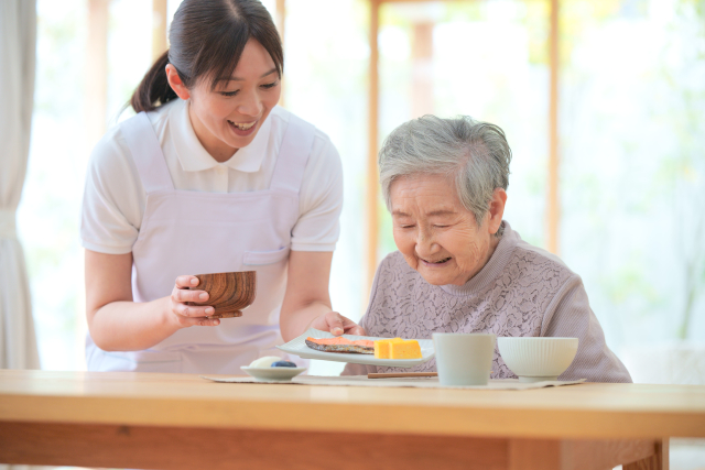 食事をしている利用者の写真